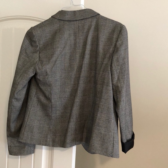 Blazer - Picture 2 of 2